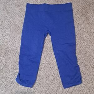 IVIVVA LULULEMON stretch workout shorts, size 14 (girls)